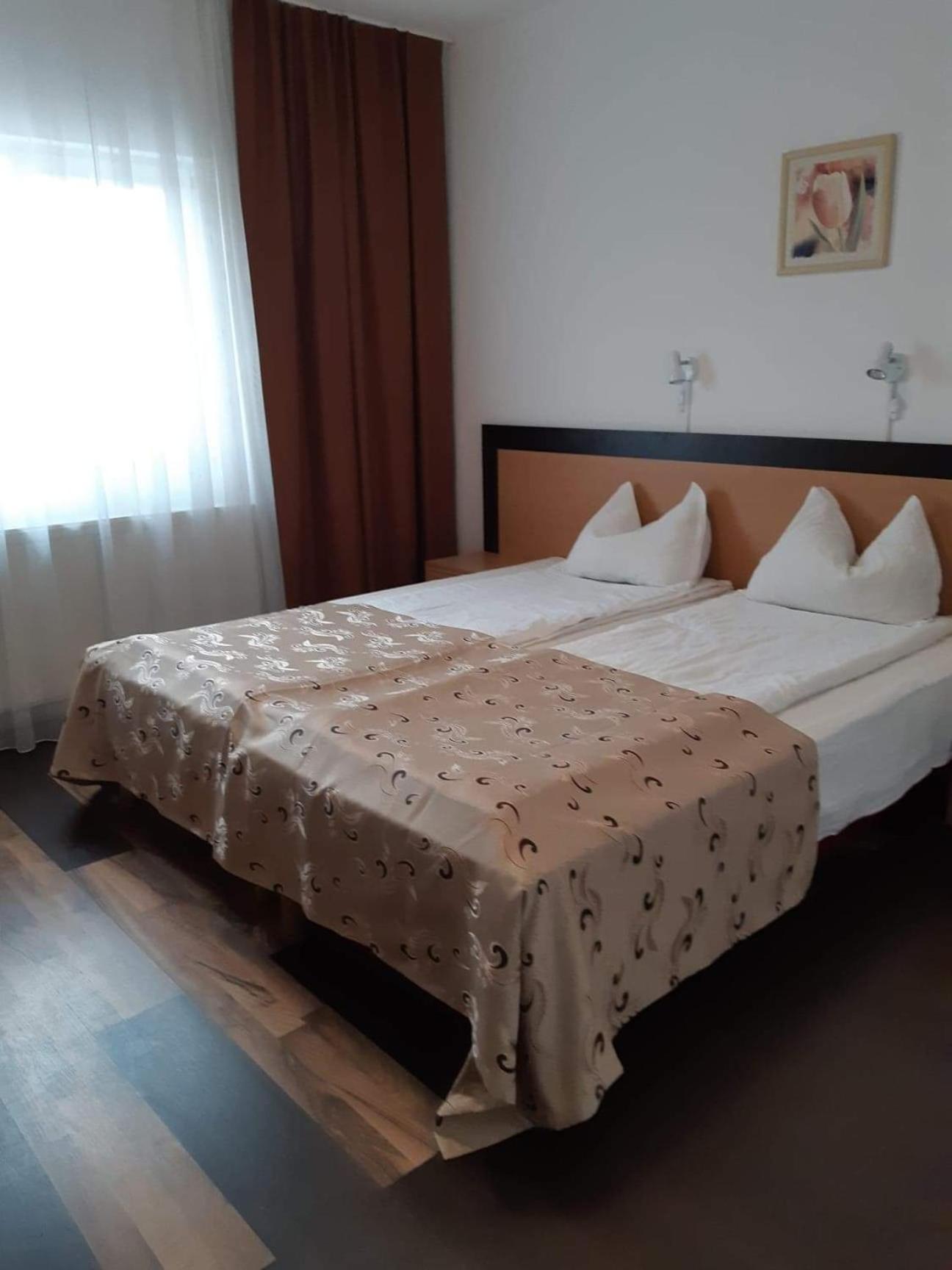 Hotel Mya Bistrita  Ngoại thất bức ảnh