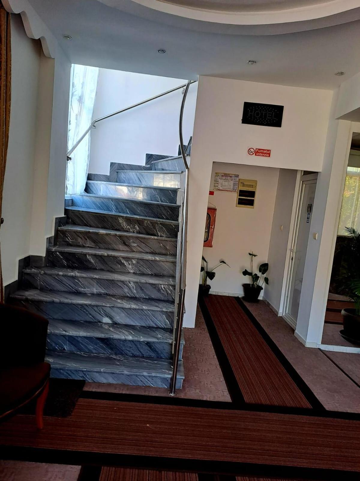 Hotel Mya Bistrita  Ngoại thất bức ảnh